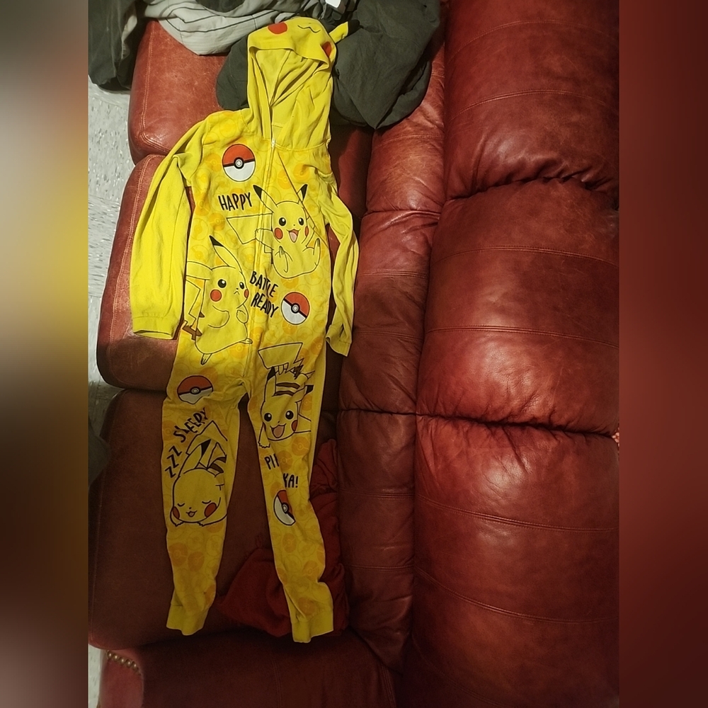 Pokémon Pikachu Sleepwear  For Unisex Sz 14/16 W/Hood